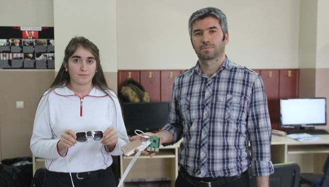 Türk öğrenci ve öğretmen el ele verip İsrail´e rakip oldu 