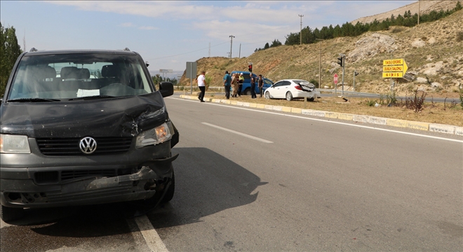 Sivas?ta Trafik Kazası: 2 Yaralı 