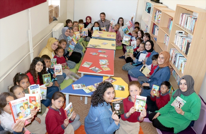 Köy Okuluna Kitap Bağışladılar 