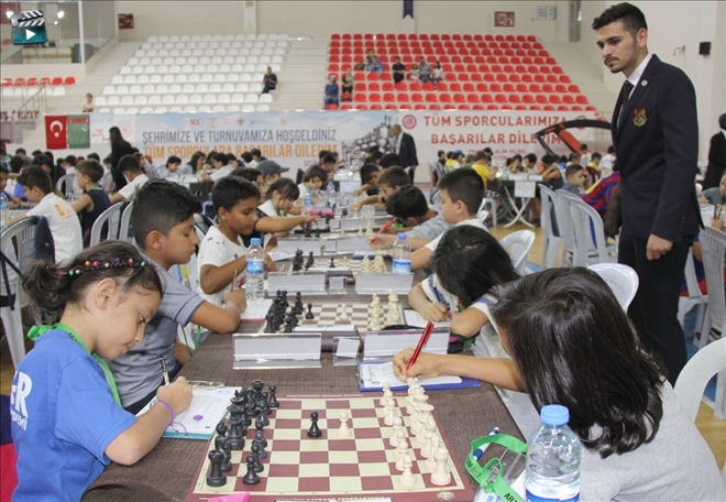 Satranç Turnuvasında Final Günü--Video