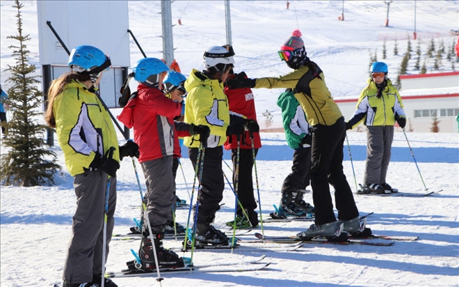 Bin Öğrenci Kayak Eğitimi Alacak