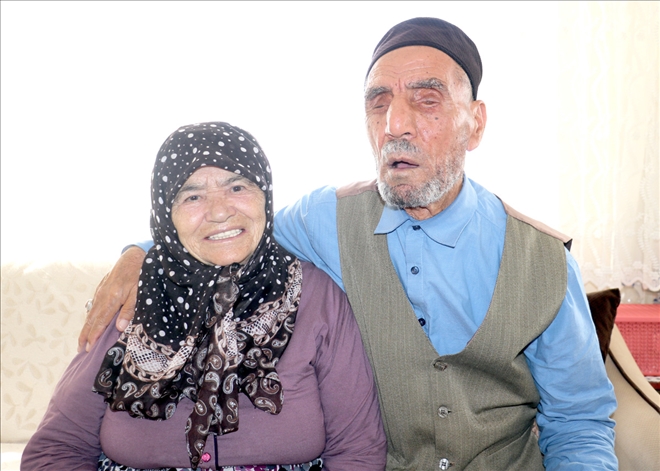 Yüzünü Hiç Göremediği Eşinin Sesine Aşık Oldu, 58 Yıllık Birliktelikleri Kitap Oluyor 