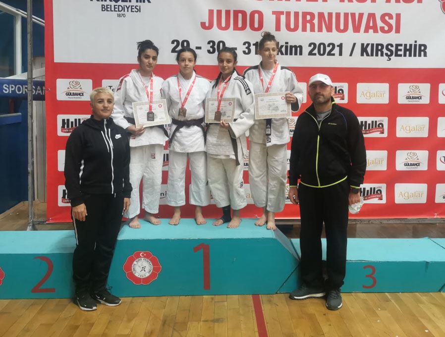 Cumhuriyet Judo Turnuvasında 6 Madalya Kazandılar
