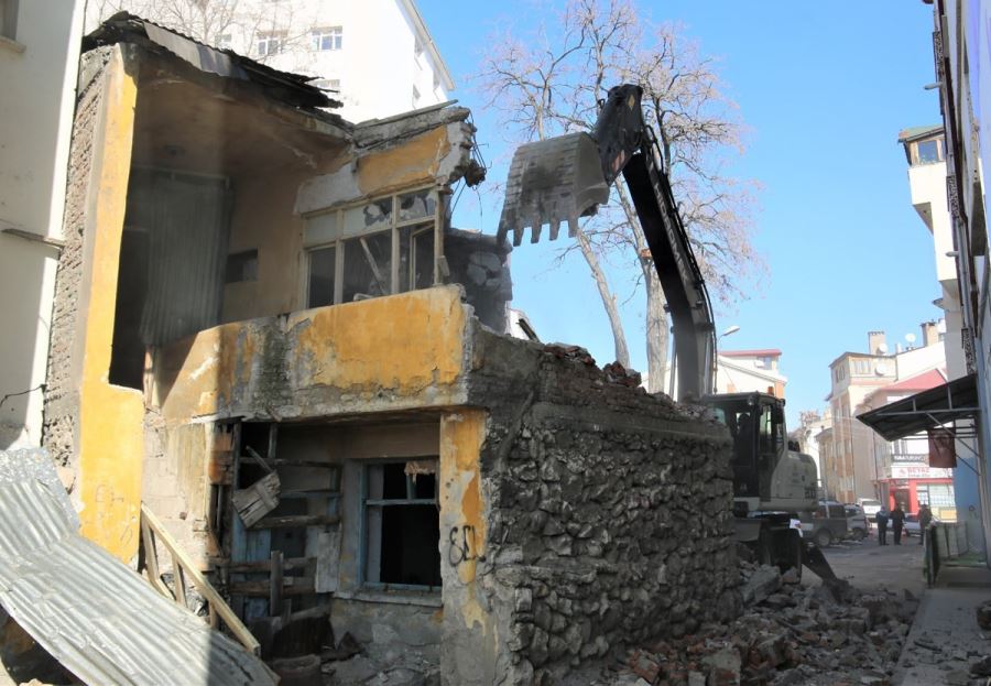 Sivas Belediyesi 103 Metruk Binayı Yıktı 