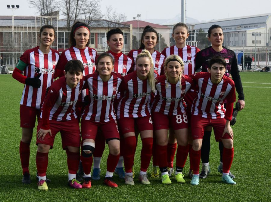 Kadın Futbol Takımı Hüsran Yaşatıyor