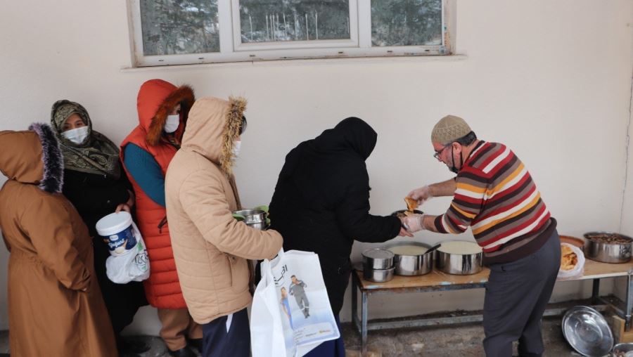 150 Mülteciye Yemek Yardımı