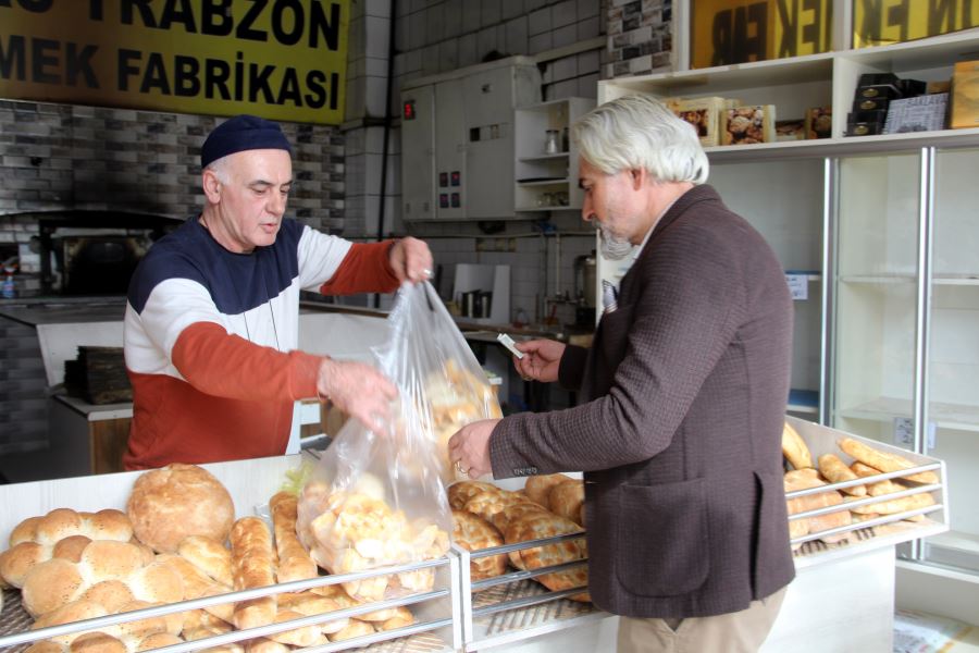 Tehditlere Rağmen Türkiye’nin En Ucuz Ekmeğini Satıyor