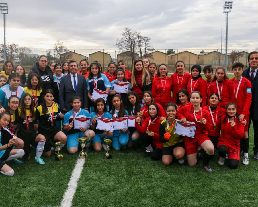 Futbolda Şampiyon Gazi Anadolu Lisesi 