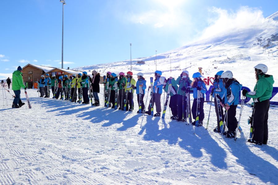 Sivas'ta 1000 Öğrenciye Kayak Eğitimi Verildi--Video