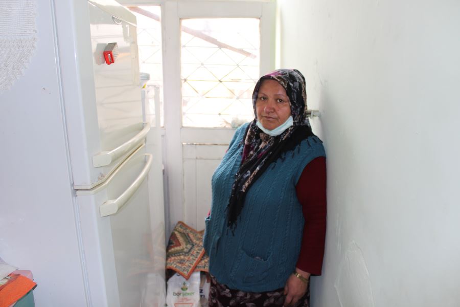 Yaşlı Kadın Başını Sokacak Ev Arıyor
