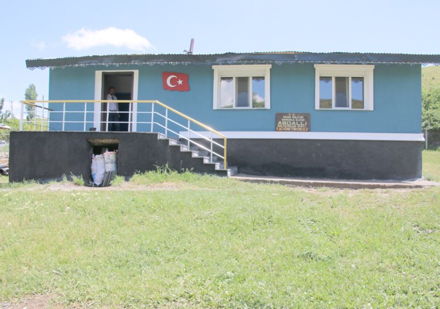 Sivas'ta İş İnsanları Atıl Vaziyetteki Okulun Tadilatını Yaptırdı