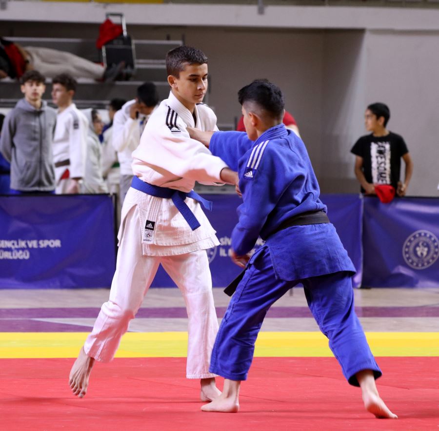 Anadolu Yıldızlar Ligi Judo Türkiye Birinciliği Sivas'ta Başladı
