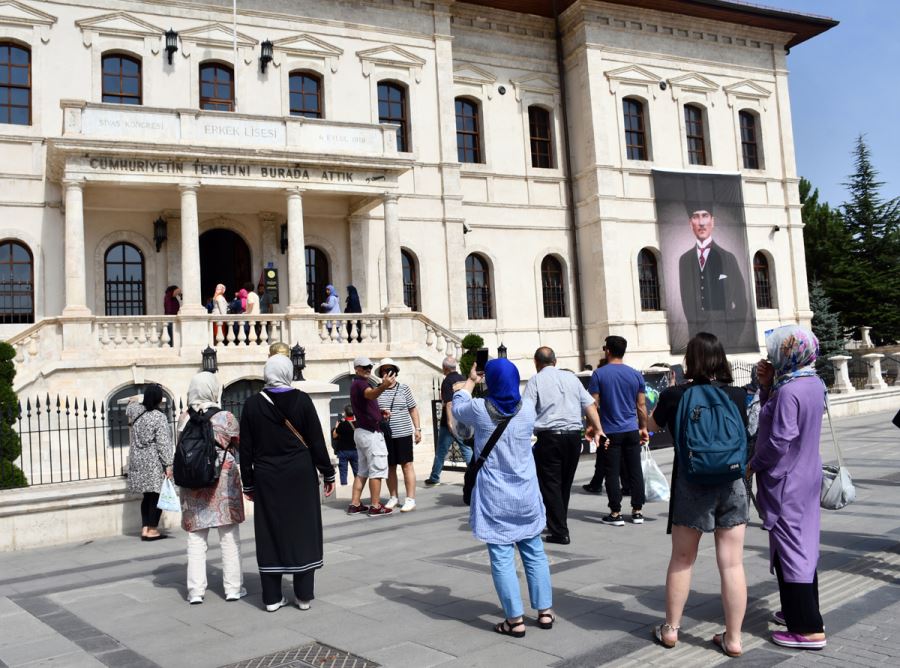 Sivas Kongresi'nin 103'üncü Yılında Atatürk Ve Kongre Müzesi'nde Ziyaretçi Yoğunluğu 