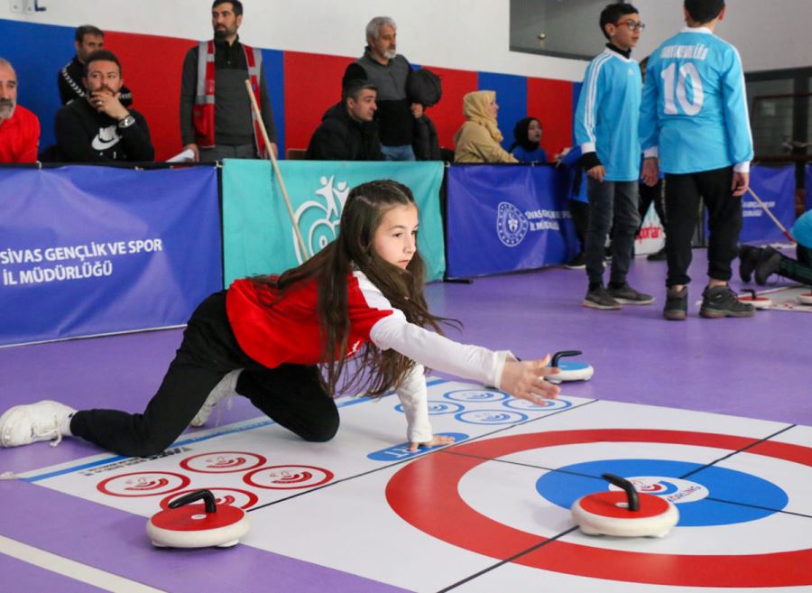 Okullar Floor Curling Müsabakasında Yarışıyor