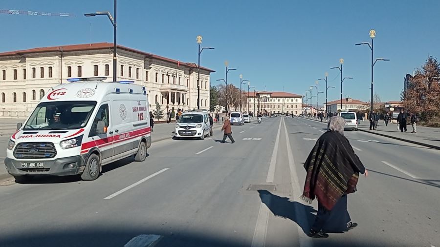 Sivas'ta Aynı Yerde Kaza Üstüne Kaza, Kazaların Nedeni İse Gereksiz Merak 