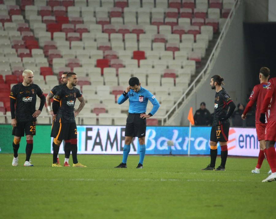 Galatasaray Sivasspor Maçının VAR Kayıtları Açıklandı “Ofsaytımsı Bir Şey Var”