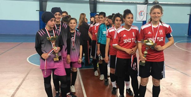 Bayanlar Futsalda İl 1.´Si Spor Lisesi
