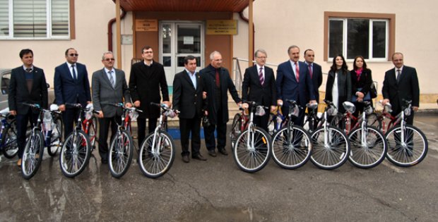 Bisikletler İlçe Okullarına 
