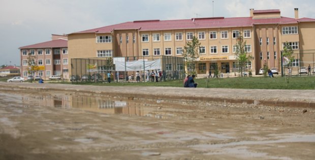 Okullar bölgesi yağmura teslim