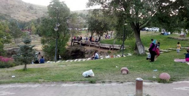 Sivaslılar Gündüz Piknikte, Gece Demokrasi Nöbetinde 